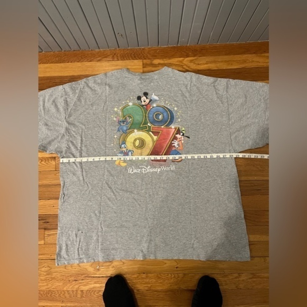 Vintage Disney world 2007 Mickey Mouse shirt